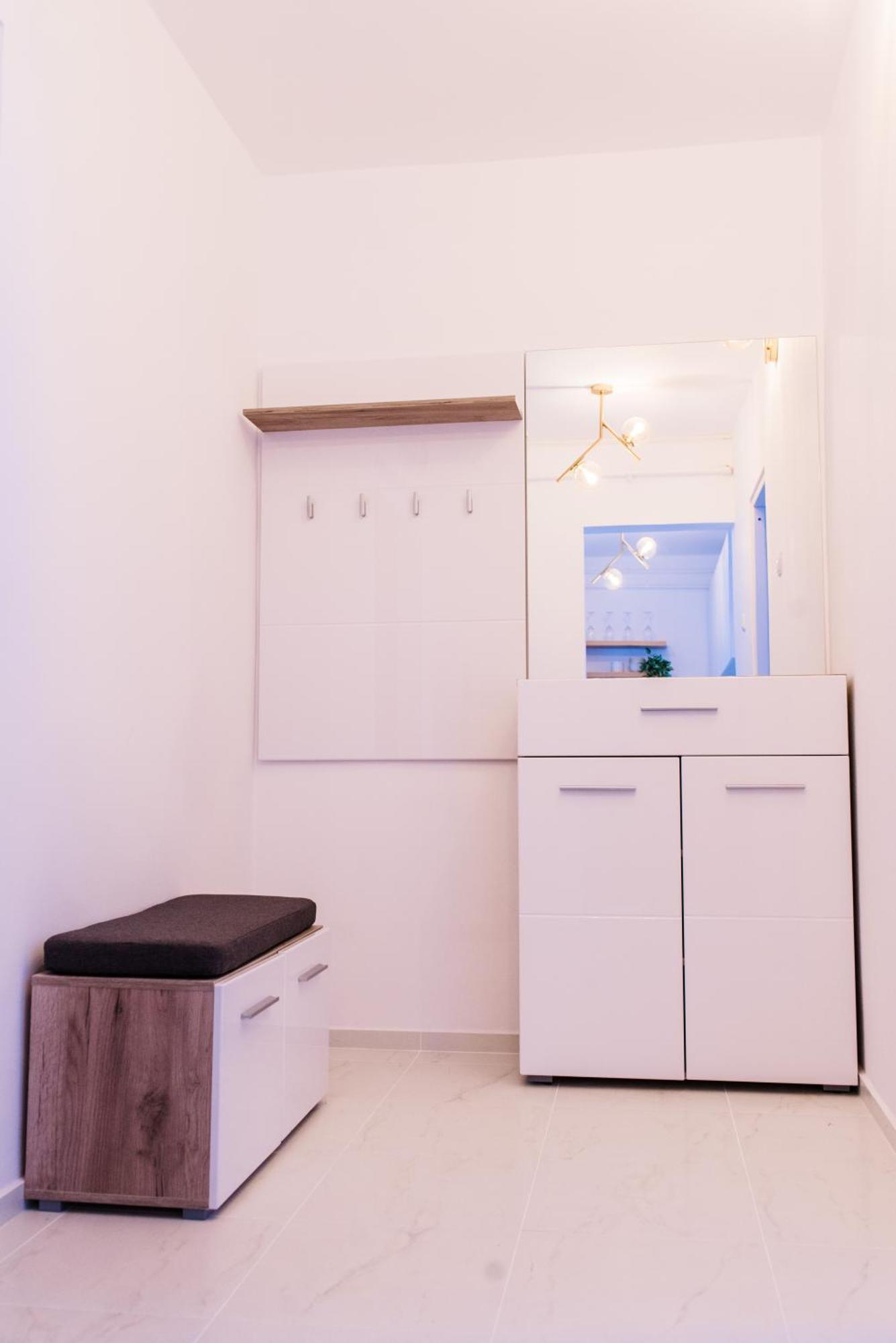 Riverside White Apartment Satu Mare Exterior foto
