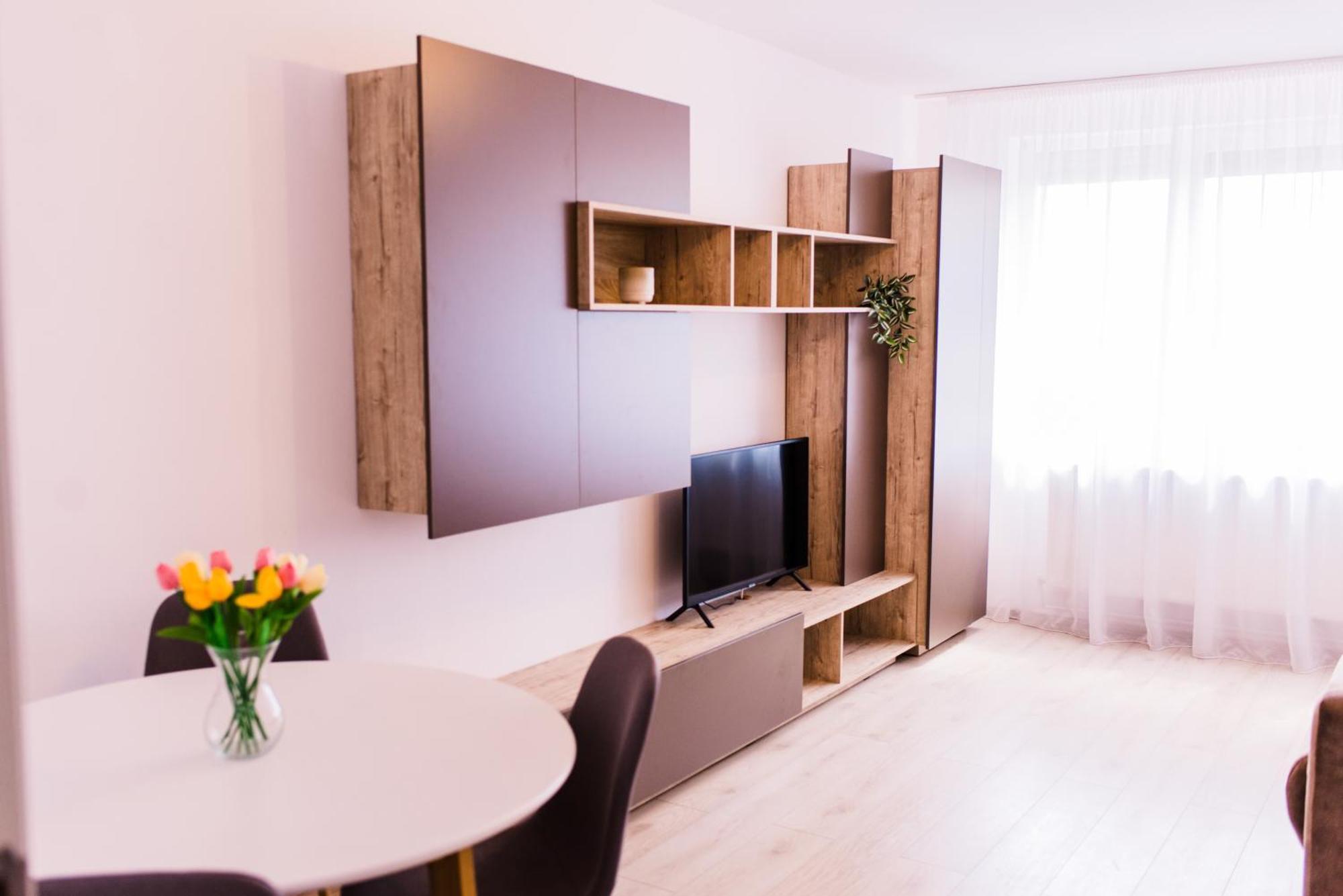 Riverside White Apartment Satu Mare Exterior foto