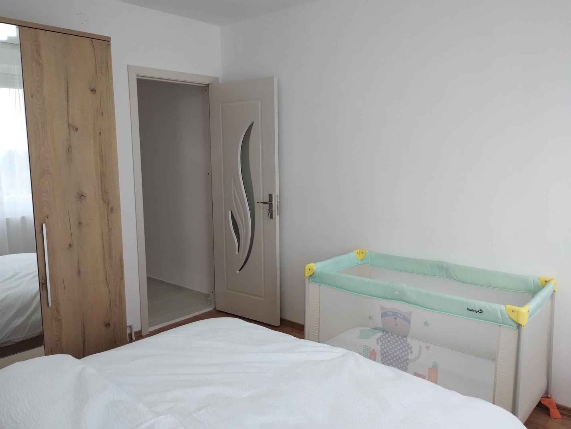 Riverside White Apartment Satu Mare Exterior foto